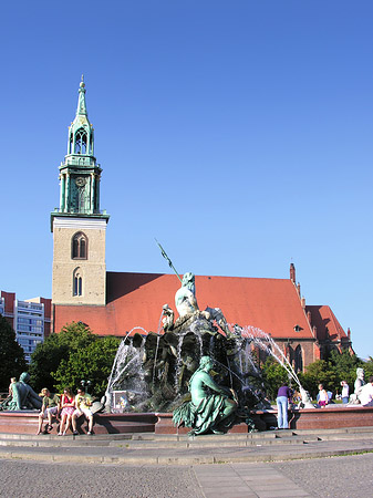 Fotos Neptunbrunnen vor Marienkirche | Berlin