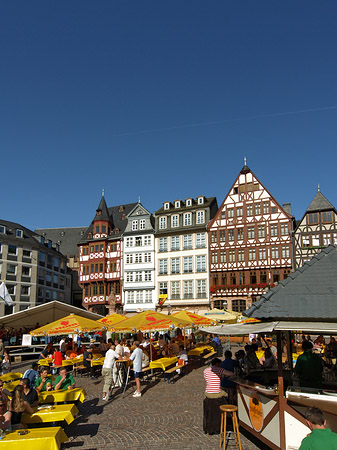 Fotos Römer mit Schirmen | Frankfurt am Main