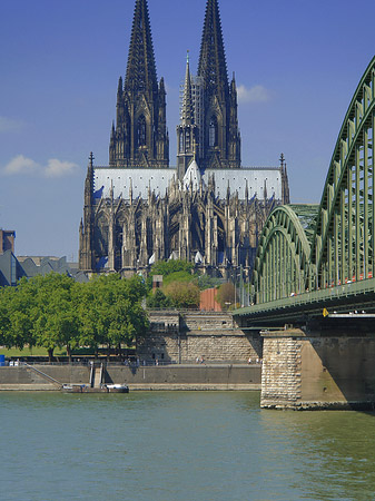 Hohenzollernbrücke beim Kölner Dom Fotos