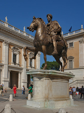 Foto Marc Aurel Statue
