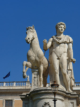 Statuen der Dioskuren Fotos