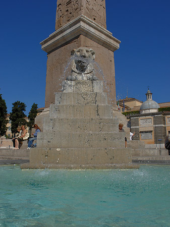 Obelisk mit Wasser