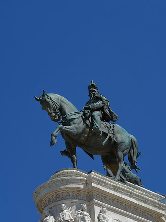 Bronzestatue von Victor Emmanuel Fotos