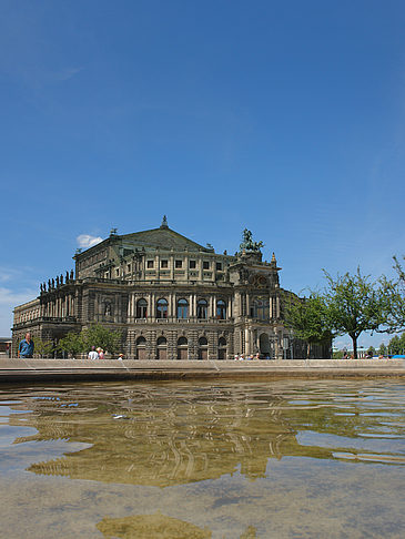 Foto Semperoper mit Springbrunnen - Dresden