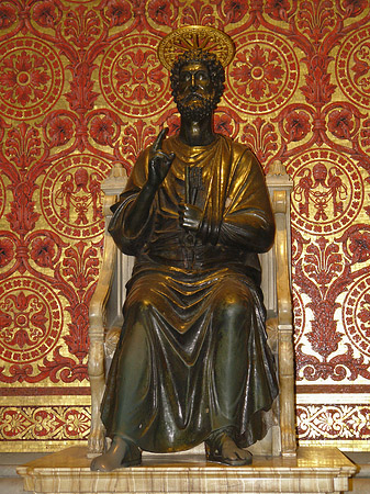 Fotos Bronzestatue des Heiligen Petrus