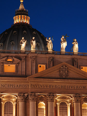 Petersdom mit Halbmond Foto 