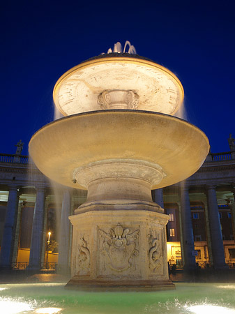 Brunnen auf dem Petersplatz Fotos