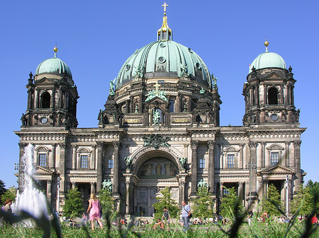 Berliner Dom mit Lustgarten Fotos
