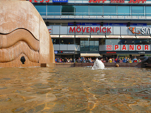 Weltkugelbrunnen Foto 