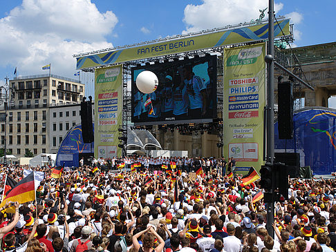 Konfetti Parade - Nationalmannschaft Foto 
