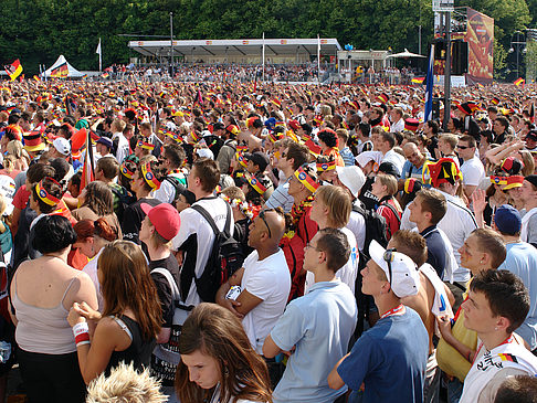 Fanfest - Menchenmasse Fotos
