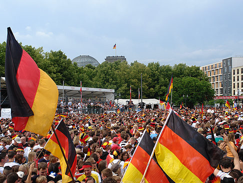 Foto Fanmeile am Reichstag - Berlin