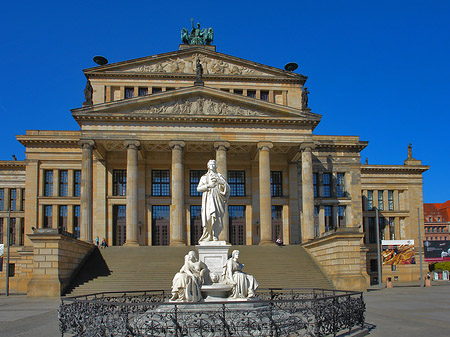 Foto Schillerdenkmal mit Konzerthaus