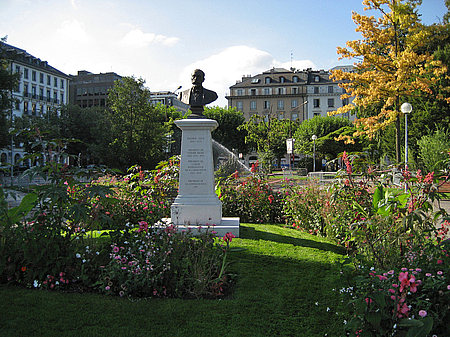 Statue