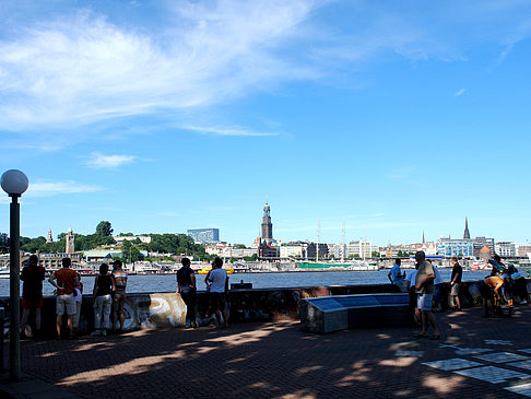 Foto Aussichtspunkt mit Blick auf den Hafen - Hamburg