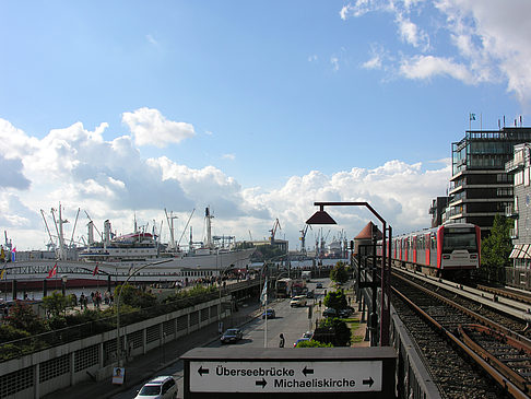 U-Bahn Landungsbrücken Foto 
