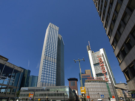 Foto Eurotower hinter Schauspiel Frankfurt - Frankfurt am Main