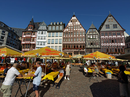 Foto Römer mit Schirmen