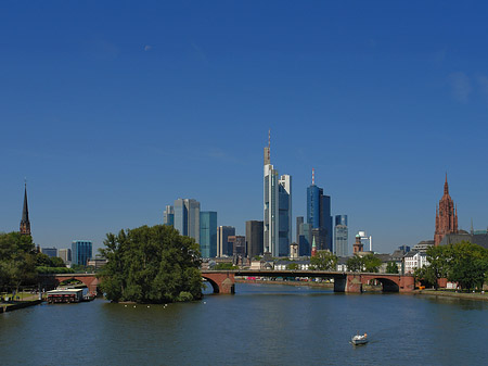 Foto Skyline von Frankfurt mit Alter Brücke