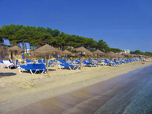 Foto Liegestühle am Strand