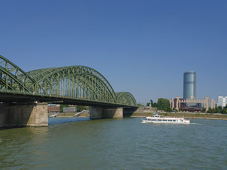 Fotos Hohenzollernbrücke reicht ans Kennedyufer | Köln