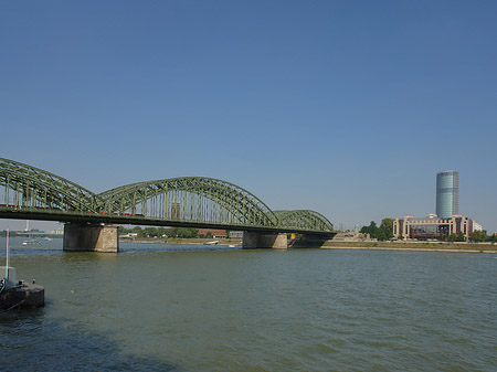 Hohenzollernbrücke reicht ans Kennedyufer Fotos