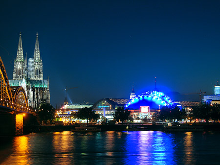 Fotos Blick auf musical-dome und Kölner Dom | Köln