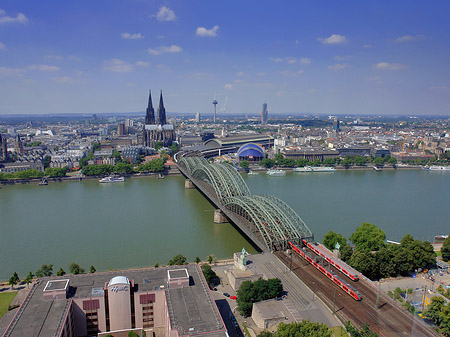 Foto Hohenzollernbrücke und Kölner Dom - Köln