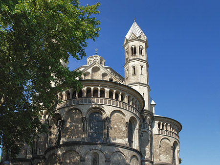 Foto Seitentürme und Westturm der St Aposteln - Köln