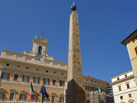 Fotos Obelisk vor dem Palazzo Montecitorio | Rom