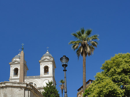 Foto S. Trinita dei Monti mit Obelisk - Rom