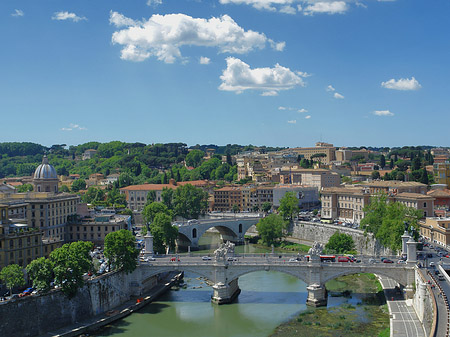 Tiber mit der Vittorio Emanuele II Fotos