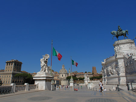 Bronzestatue von Victor Emmanuel Foto 