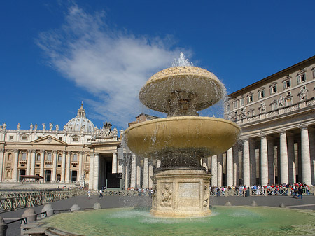 Foto Brunnen mit Petersdom