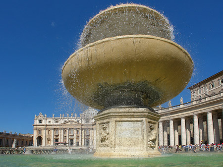 Foto Brunnen mit Petersdom