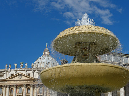 Foto Brunnen mit Petersdom