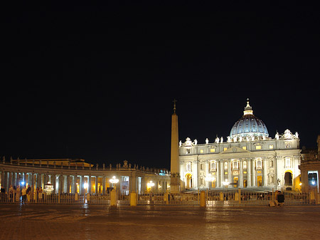 Petersplatz bei Nacht Foto 